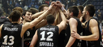 Košarkaški dres i šorc KK Partizan za sezonu 2013/2014 sa imenom i brojem